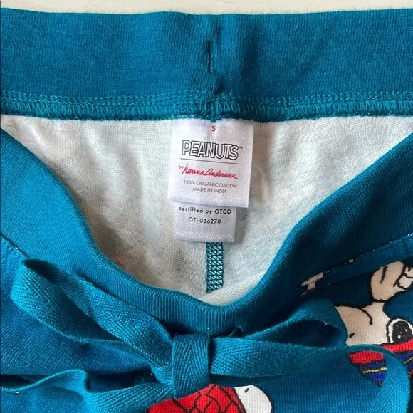 Hanna Andersson - Women’s Peanuts/Snoopy Holiday Long John Pajama Set - Picture 12 of 16